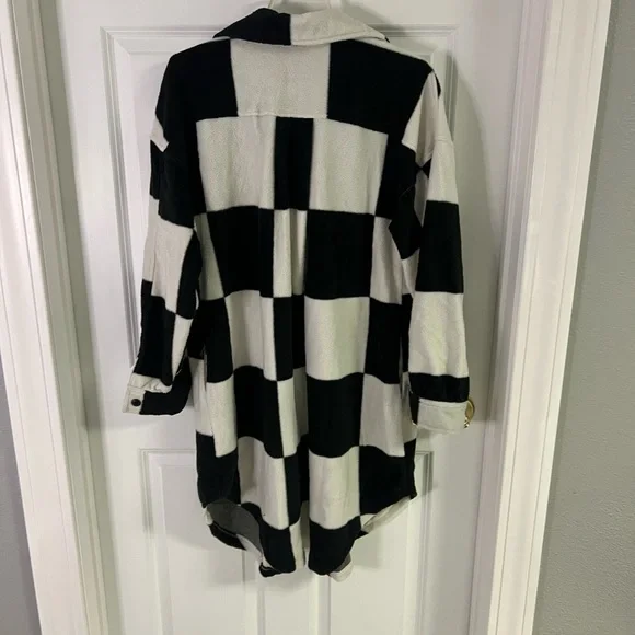 Black and White Geometric Trench Coat with Hood - Picture 3 of 4